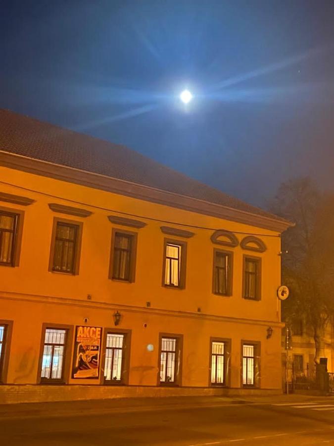 Pivovar Maly Janek - Restaurace, Penzion A Stany Jince Bagian luar foto