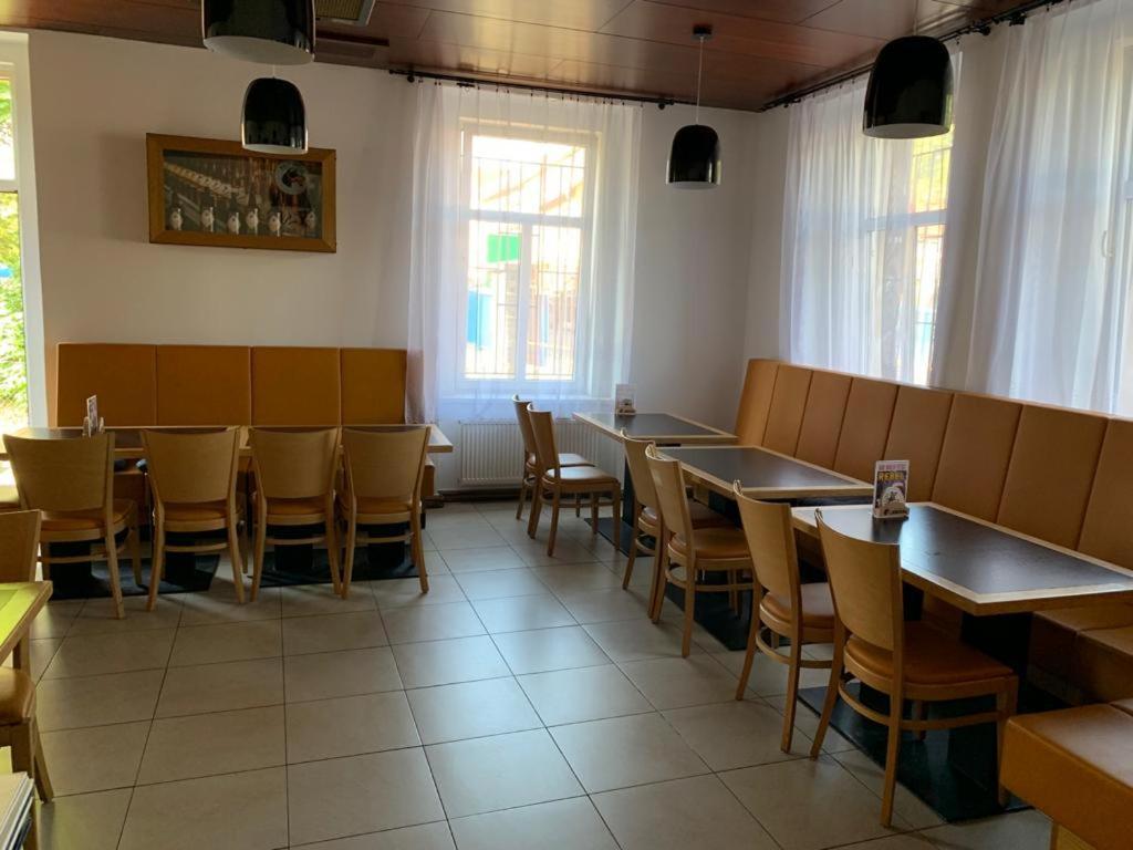 Pivovar Maly Janek - Restaurace, Penzion A Stany Jince Bagian luar foto