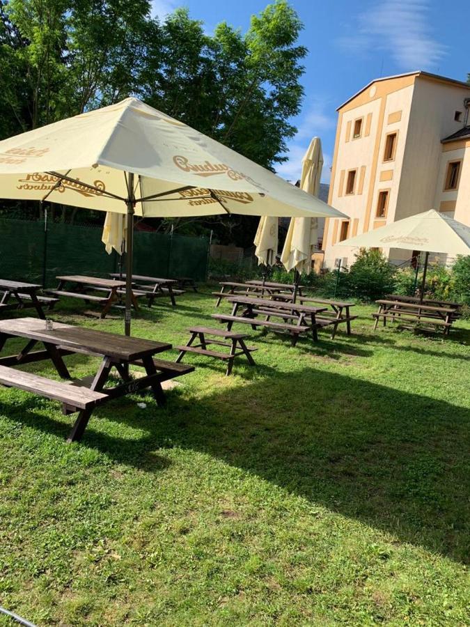 Pivovar Maly Janek - Restaurace, Penzion A Stany Jince Bagian luar foto