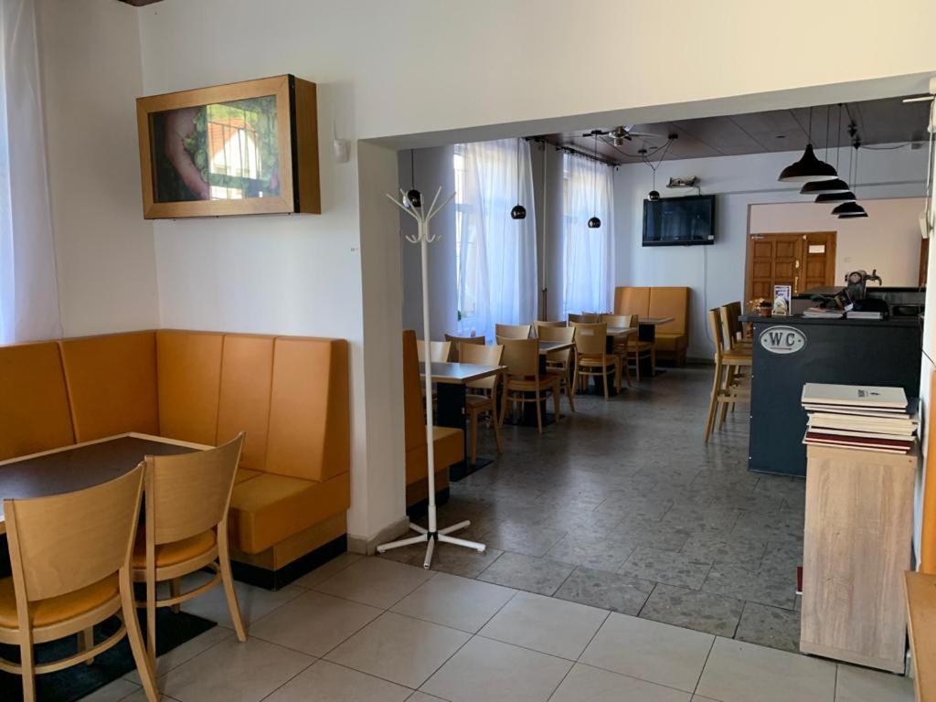 Pivovar Maly Janek - Restaurace, Penzion A Stany Jince Bagian luar foto