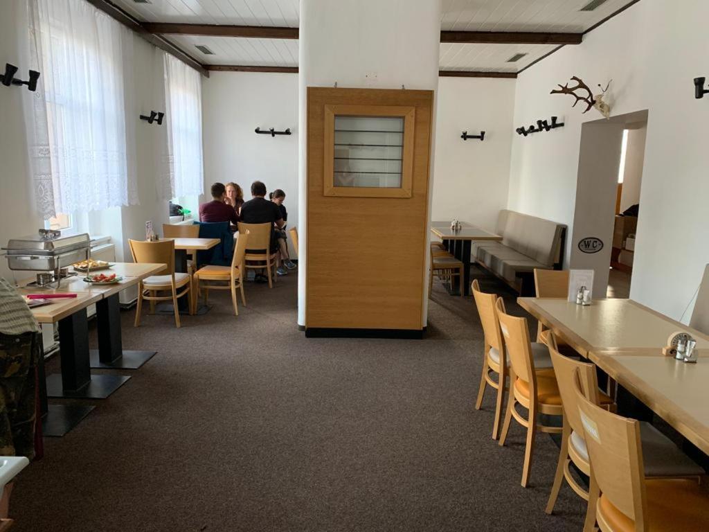 Pivovar Maly Janek - Restaurace, Penzion A Stany Jince Bagian luar foto